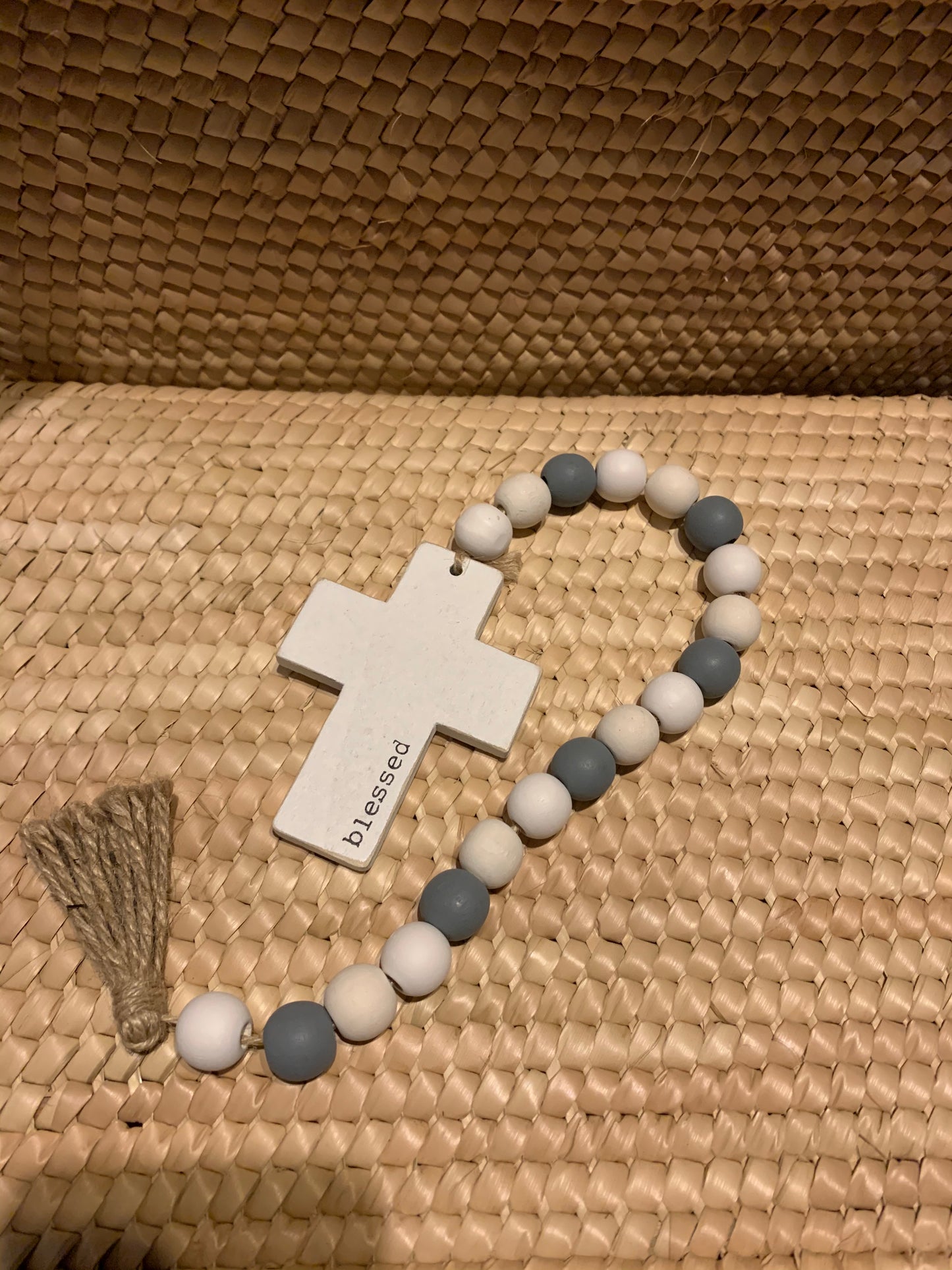 Guirnalda Corta de Cuentas de Madera con Santísima Cruz