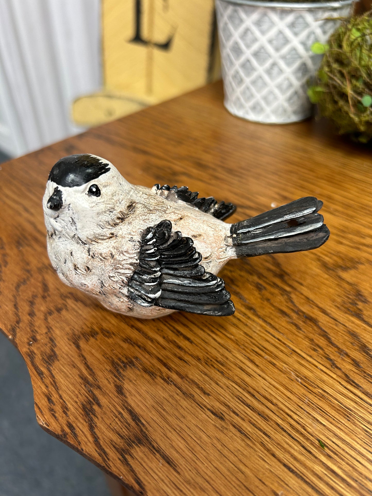 Pájaro rústico blanco y negro