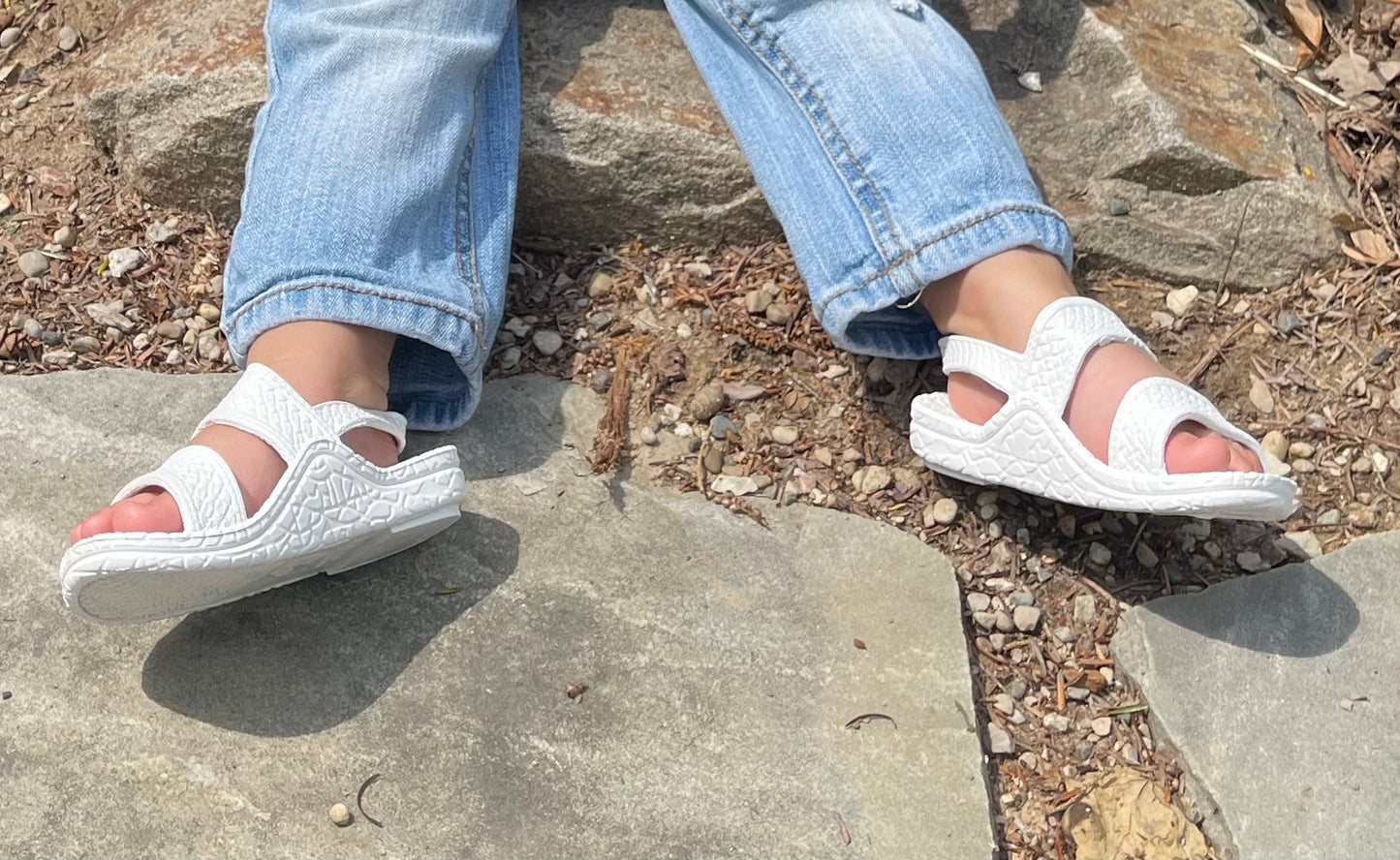 little girls j-slips Hawaii sandals in seashell white
