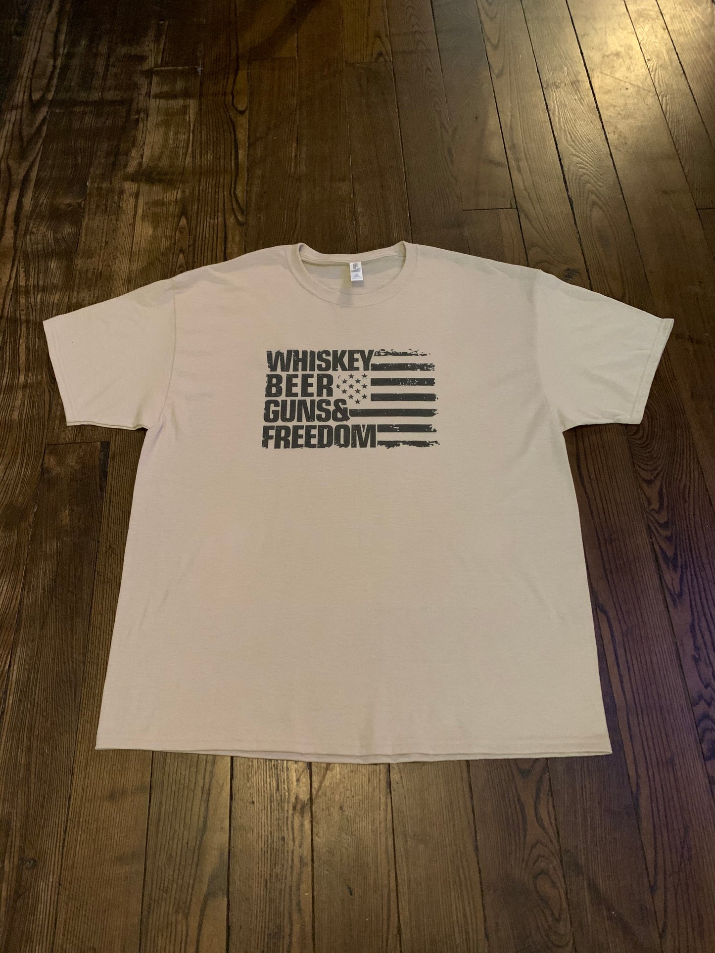 Camiseta para hombre Whisky Beer Guns &amp; Freedom