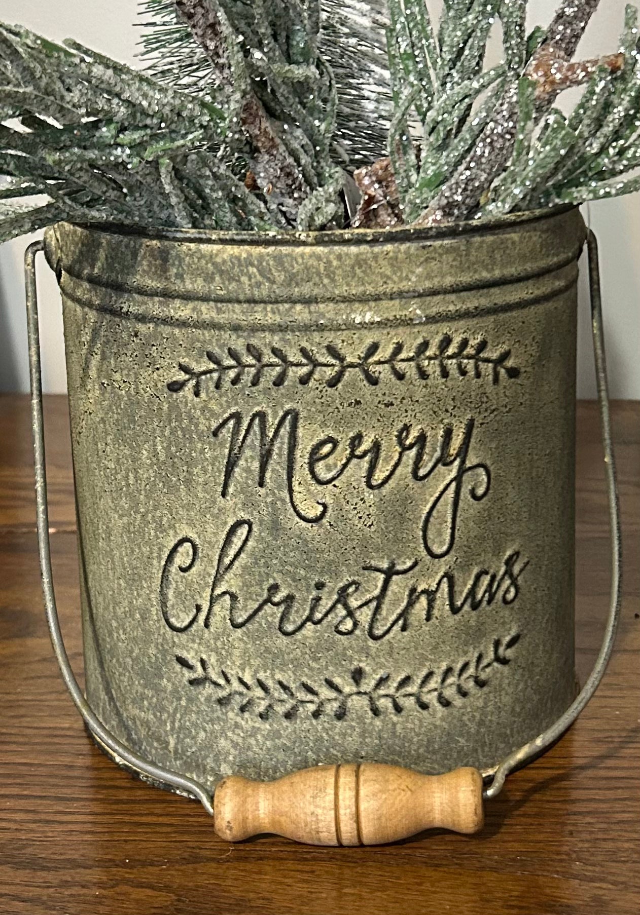 Merry Christmas Rustic Oval Tin